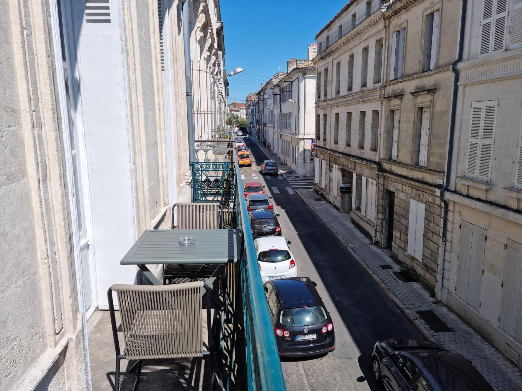 Meubles De L'Arsenal Coeur De Ville ! أنغوليم المظهر الخارجي الصورة